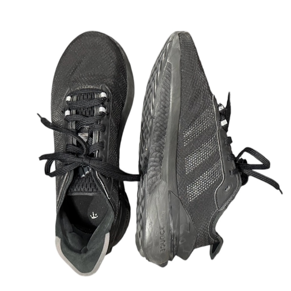 adidas | Unisex Kids Avryn Core Black Sneakers Boys Girls, Size 3.5 Big Kid